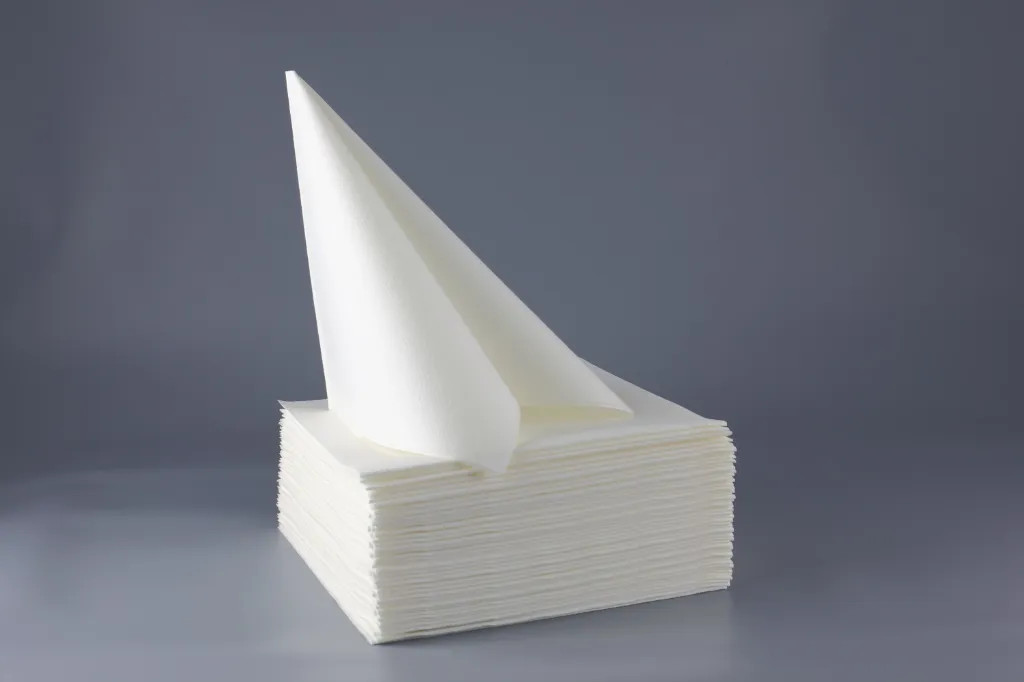 serviette blanche jetable.webp